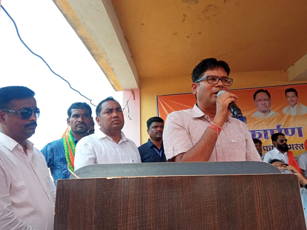 वित्त मंत्री ओपी चौधरी ने नौघटा मे 30 लाख से निर्मित कार्यों का किया लोकार्पण