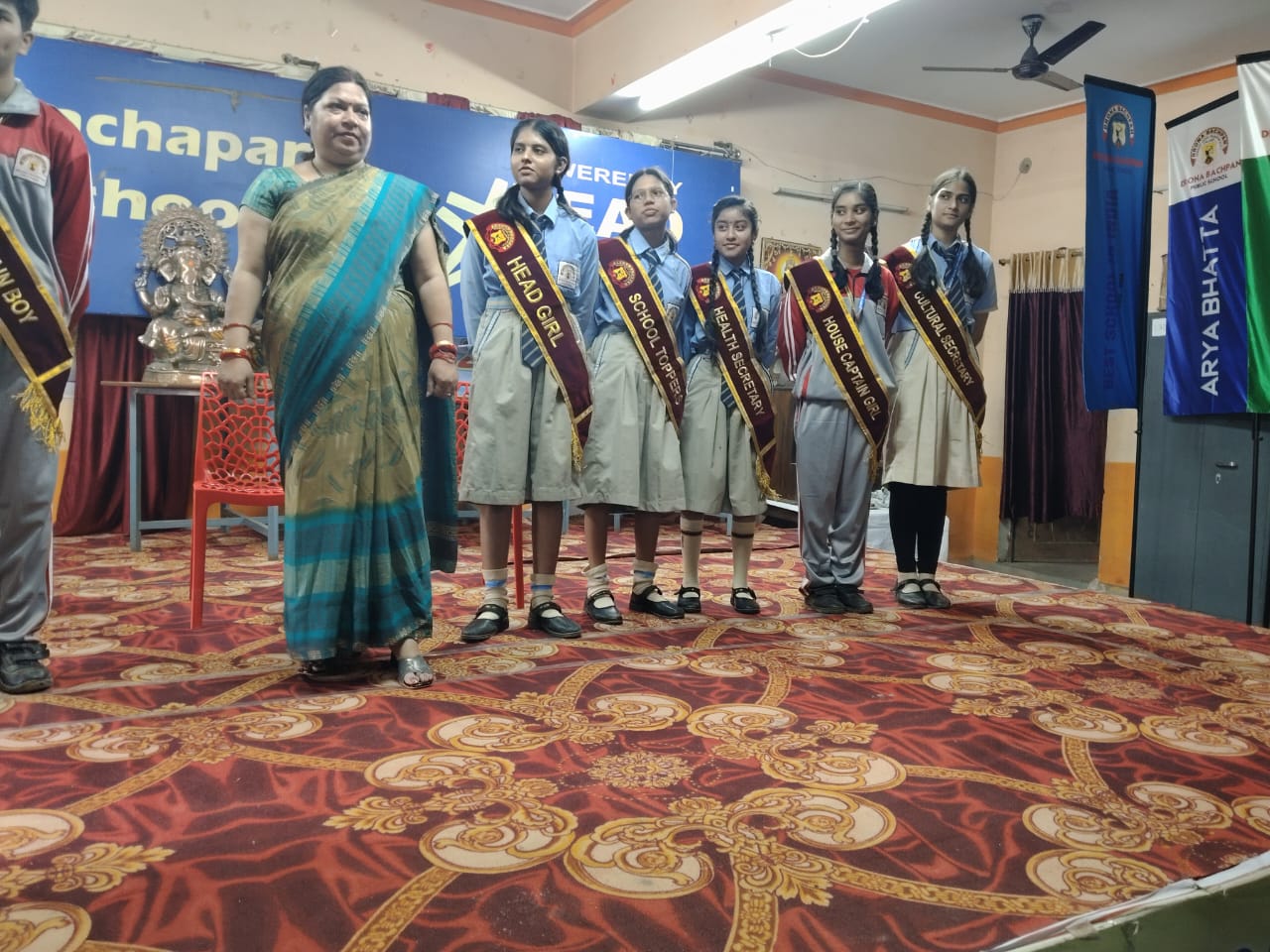 द्रोणा बचपन पब्लिक स्कूल में छात्र छात्रों का हुआ चुनाव.