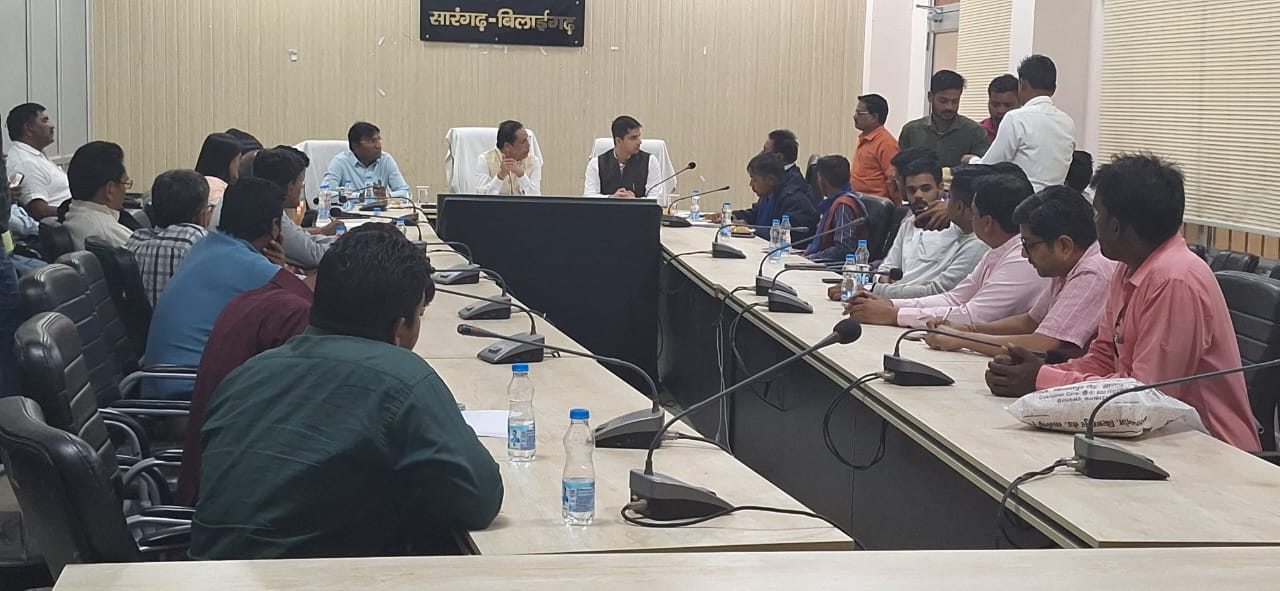 कलेक्टर ने ली प्रेस वार्ता: निर्वाचन के संबंध में राजनीतिक दल और मीडिया प्रतिनिधियों को दी जानकारी