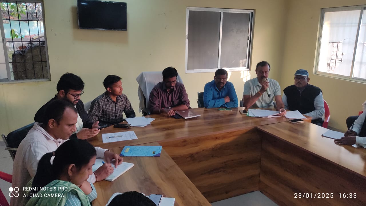 पंचायत चुनाव के नाम निर्देशन की तैयारी हेतु एसडीएम ने बरमकेला में ली बैठक