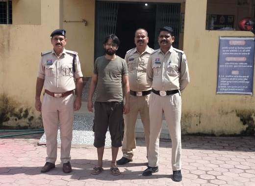 नशीली कफ सिरफ बेचने वाले को थाना सूरजपुर पुलिस ने किया गिरफ्तार