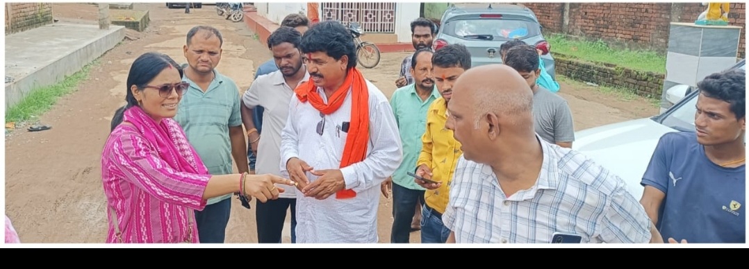 आंधी-तूफान से प्रभावित गांवों में छाया विधायक महेश साहू व सनत नायक पिछड़ा वर्ग मोर्चा महामंत्री का दौरा