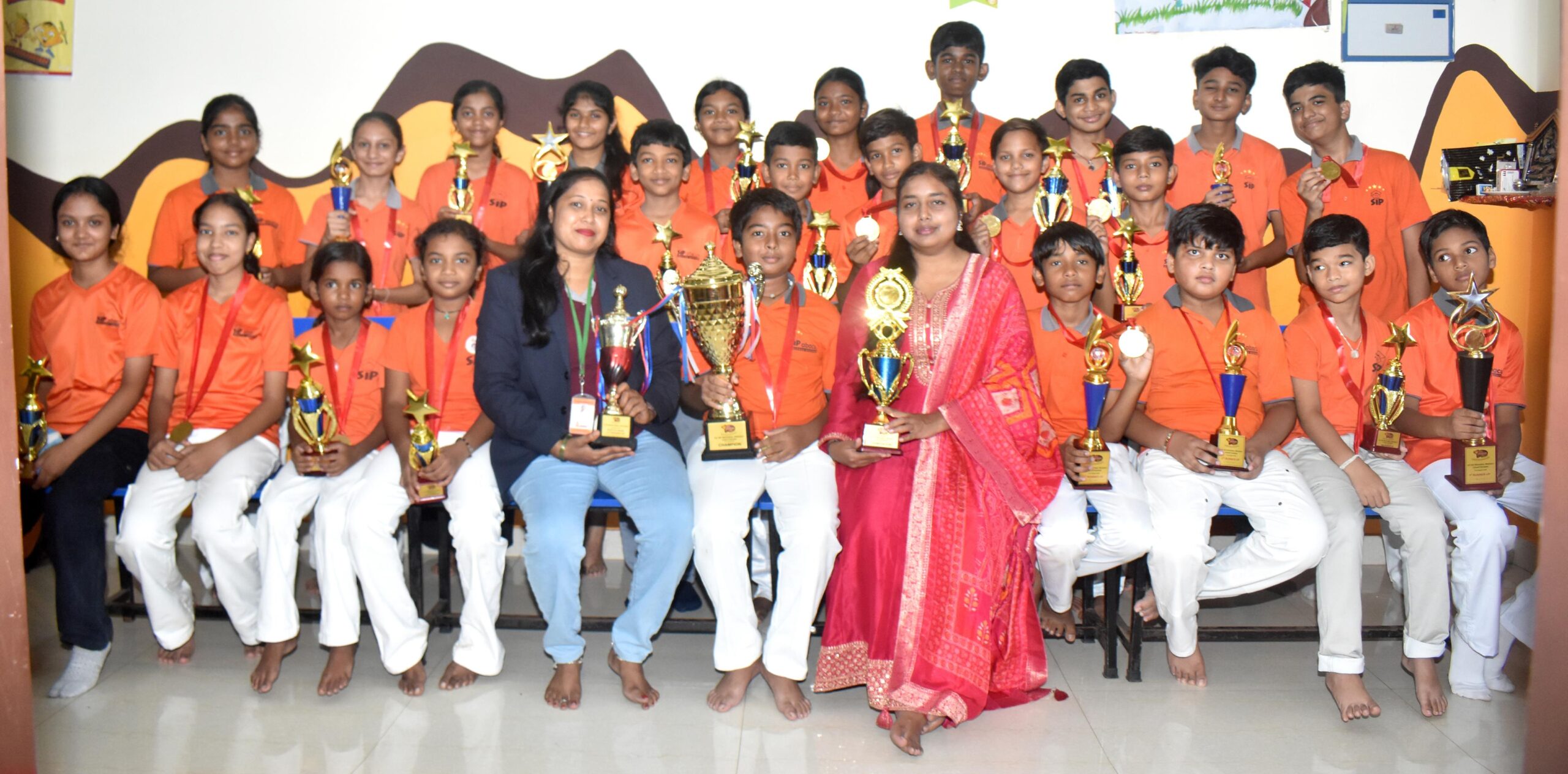 चैंपियन अभिनव कुजुर के साथ 27 बच्चों ने सारंगढ़ का मान बढ़ाया।