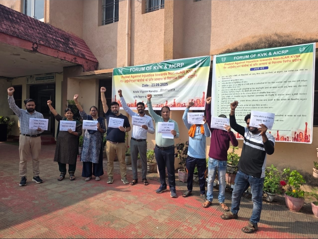 समान कार्य, समान अधिकार के लिए केवीके भाटापारा के अधिकारी/ कर्मचारियों ने की ‘कलम बंद हड़ताल’, आईसीएआर से माँगा न्याय