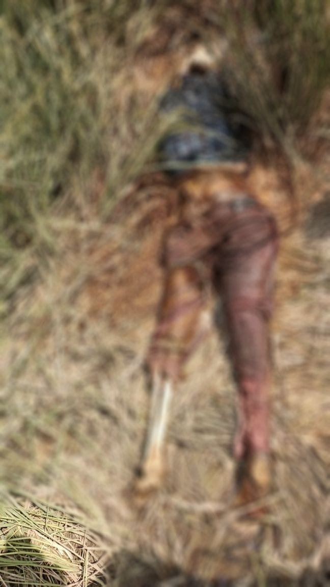 ब्यक्ति की खेत में मिला सड़ा-गला लाश, पुलिस जांच में जुटी