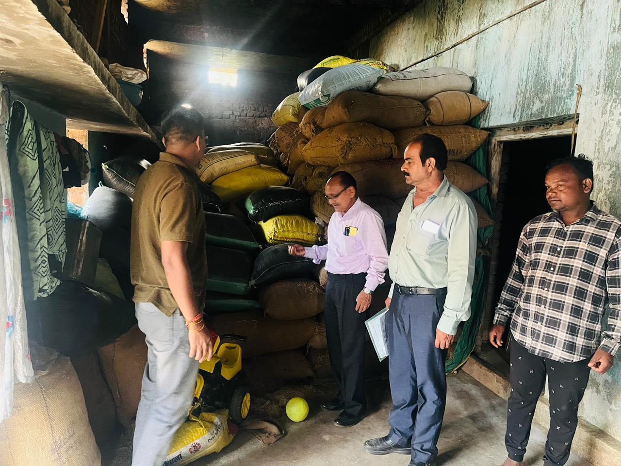 मंडी अधिनियम के तहत अवैध धान भंडारण को सारंगढ़ और बरमकेला क्षेत्र में किया गया जब्त