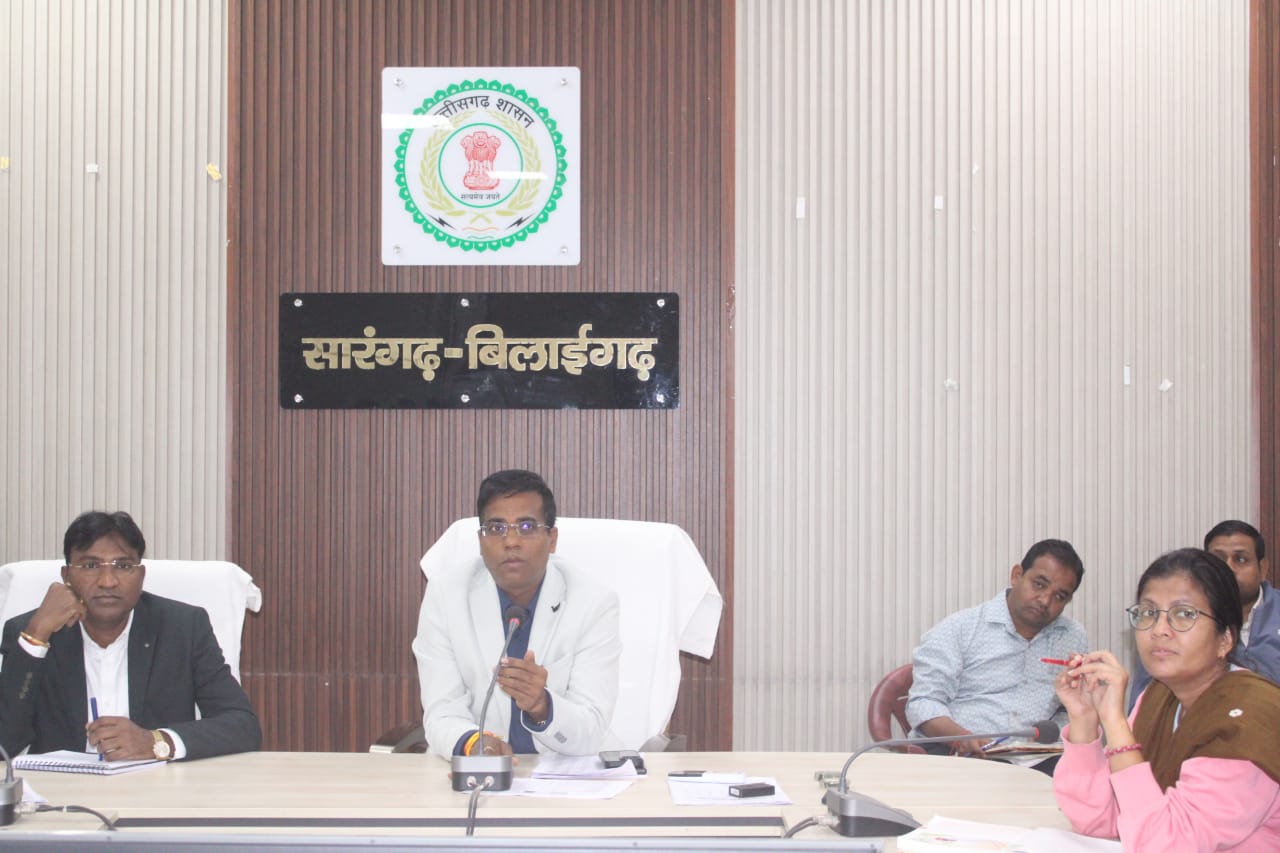 कलेक्टर डाॅ कन्नौजे के निर्देश, धान खरीदी केन्द्र के गेट में धान की नमी जांच करें