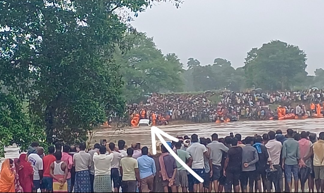 लात नाला हादसा: कार के अंदर मिले दंपत्ति के शव, कई घंटों बाद रेस्क्यू टीम को मिली सफलता